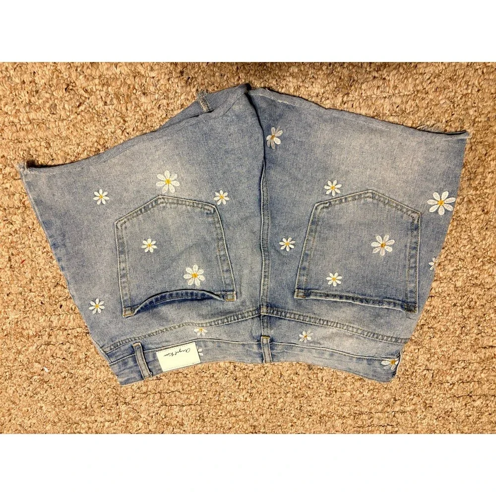 Women's Daisy Print Denim Shorts
